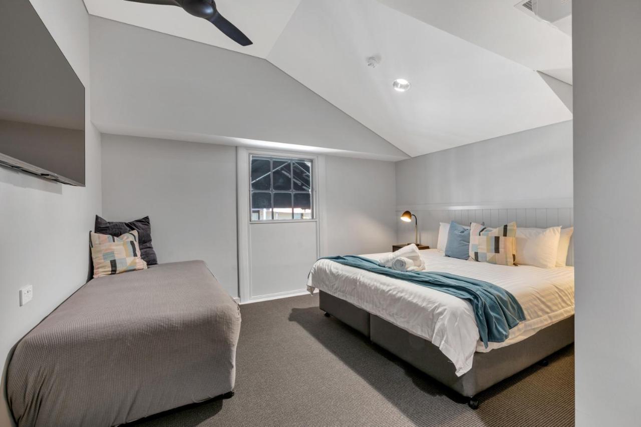 Gawler Arms Hotel エクステリア 写真
